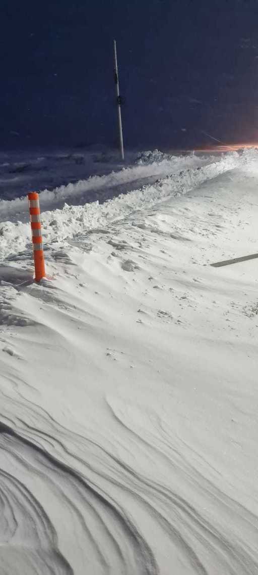 Situaţia traficului în ţară – Trei sectoare de drum naţional, cu circulaţie oprită din cauza ninsorii şi viscolului - ora 20.00