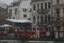 ISU Bucureşti-Ilfov: Hotelul la care s-a produs incendiul de marţi dimineaţă nu are autorizaţie de securitate la incendiu/ Controlul continuă