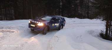 Maramureş: Patru cetăţeni israelieni au rămas înzăpeziţi pe un drum între localităţile Cavnic şi Strâmbu Băiuţ / Autoturismul a rămas suspendat din cauza stratului mare de zăpadă / Au intervenit jandarmii