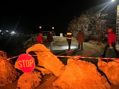 Bistriţa-Năsăud: Pod care traversează râul Bistriţa, grav erodat în timp, a fost închis traficului rutier şi pietonal