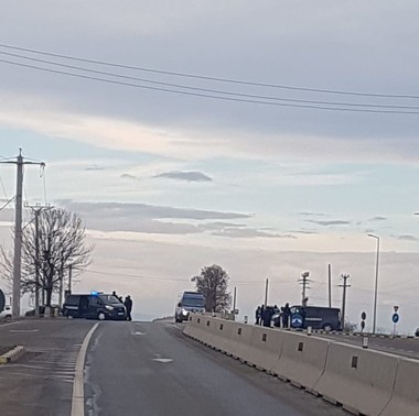Protest în faţa prefecturii Mureş, în  semn de susţinere faţă de acţiunile fermierilor şi transportatorilor. Autorităţile au instituit filtre pentru ca utilajele să nu intre pe străzile din Târgu Mureş. Proteste sunt şi la Sibiu, Suceava şi Craiova

