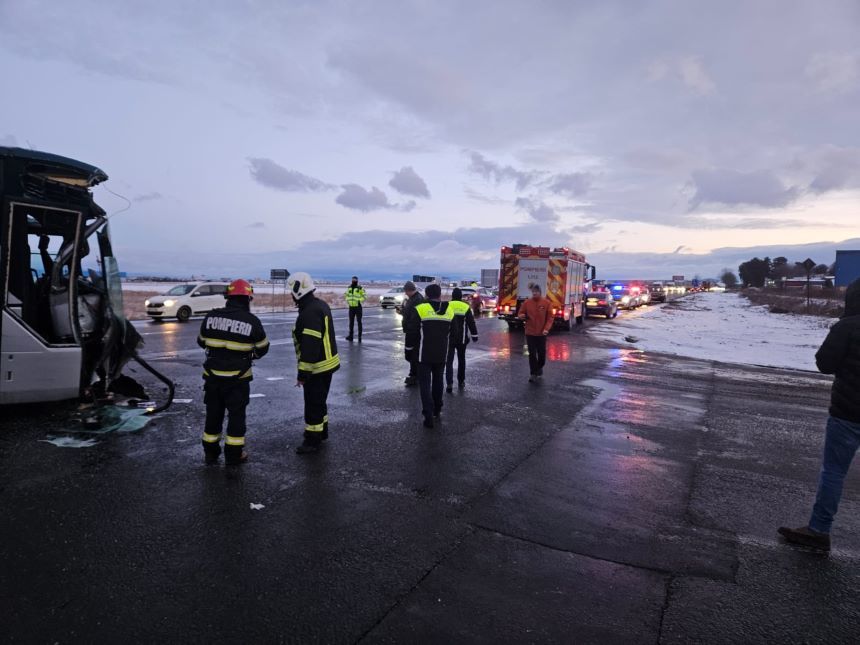 Braşov - Şase persoane au ajuns în spital după un accident în care au fost implicate două autobuze, într-unul dintre ele aflându-se 40 de călători - FOTO