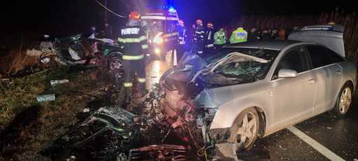 UPDATE - Braşov: Două persoane au murit şi alte cinci au fost rănite într-un accident produs pe DN 1S/ Traficul rutier este blocat