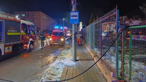 Incendiu la cantina unei şcoli din municipiul Iaşi/ În clădire nu se aflau elevi, doar angajaţi - FOTO