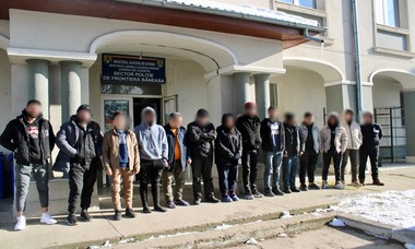 Constanţa: 14 migranţi sirieni, intraţi ilegal în ţară, găsiţi de poliţiştii de frontieră în pădurea din apropierea localităţii Cetate 