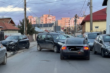 Accident cu patru maşini în Buzău / O femeie a fost rănită