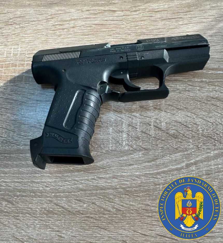 Pistolul şi muniţia furate dintr-o locuinţă din judeţul Ilfov au fost găsite / Un bărbat a fost arestat preventiv pentru 30 de zile - VIDEO