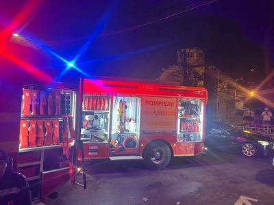 UPDATE - Incendiu la subsolul sediului Poliţiei municipiului Tulcea, din cauza unui scurtcircuit/ Clădirea a fost cuprinsă de fum/ Incendiul a fost stins - FOTO, VIDEO