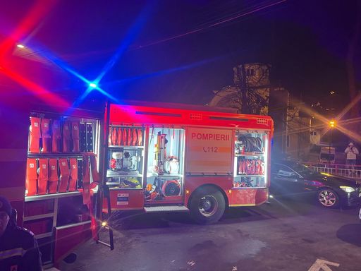 UPDATE - Incendiu la subsolul sediului Poliţiei municipiului Tulcea, din cauza unui scurtcircuit/ Clădirea a fost cuprinsă de fum/ Incendiul a fost stins - FOTO, VIDEO