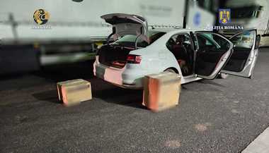 UPDATE - Medic din Arad, prins când primea 20 kilograme de cannabis / Valoarea de piaţă - 200.000 de euro / Precizările DIICOT