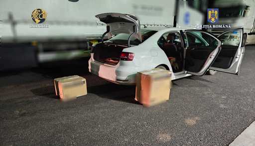 UPDATE - Medic din Arad, prins când primea 20 kilograme de cannabis / Valoarea de piaţă - 200.000 de euro / Precizările DIICOT