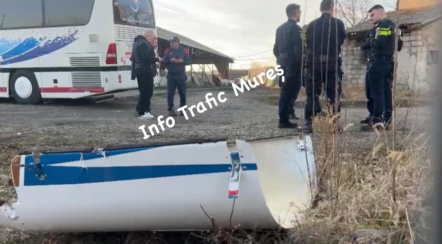 O bucată dintr-un avion a căzut în localitatea Nazna din judeţul Mureş / Primele date de la faţa locului arată că nu există victime