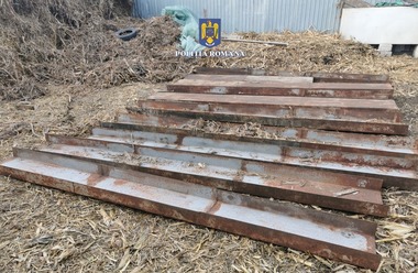 Buzău: Doi bărbaţi, cercetaţi după ce au furat mai multe componente ale instalaţiei de semnalizare a căii ferate