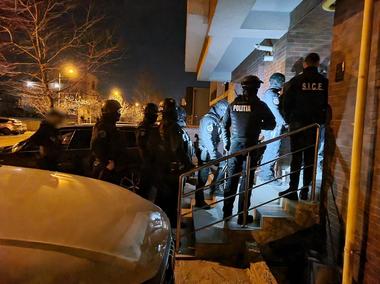 Constanţa: 36 de percheziţii într-un dosar penal legat de contrabandă cu ţigări şi deţinere de substanţe dopante 