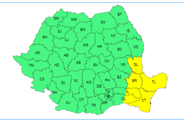 Meteorologii anunţă ploi însemnate cantitativ şi intensificări ale vântului, până miercuri / La munte va ninge / Pentru mai multe zone din ţară au fost emise avertizări cod galben
