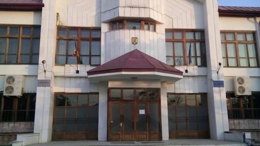 
Explozie la Judecătoria Motru, produsă de gazul dintr-o butelie folosită la stingerea incendiilor / Instanţa era închisă în momentul deflagraţiei / Specialiştii INSEMEX, la faţa locului / Activitatea nu este afectată

