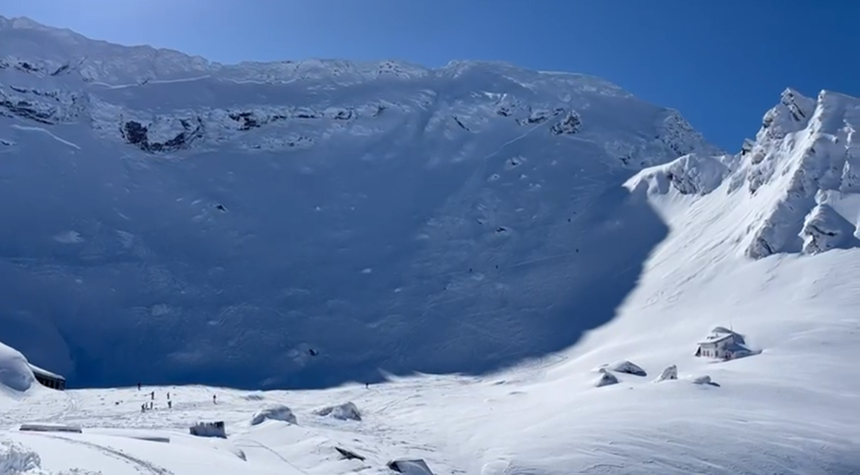 Avalanşă de mari dimensiuni, la Bâlea Lac / Două corturi, îngropate în zăpadă / Nu au existat victime