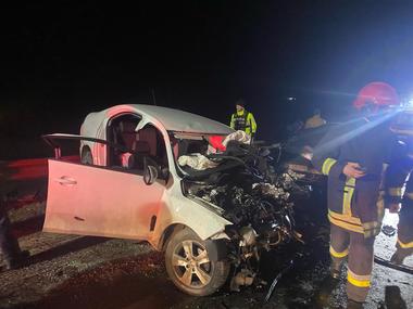 UPDATE - Galaţi: Trei autoturisme, implicate într-un accident rutier pe DN 25/ Două victime erau încarcerate, una fiind declarată decedată/ O persoană intubată şi alţi şase răniţi, transportaţi la spital/ Traficul este blocat - FOTO, VIDEO