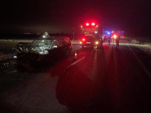 Ilfov: Accident pe DN 2, în localitatea Afumaţi, între un autoturism şi un autocamion / Conducătorului autoturismului  este încarcerat, inconştient / Circulaţia rutieră, restricţionată pe sensul de mers către Bucureşti