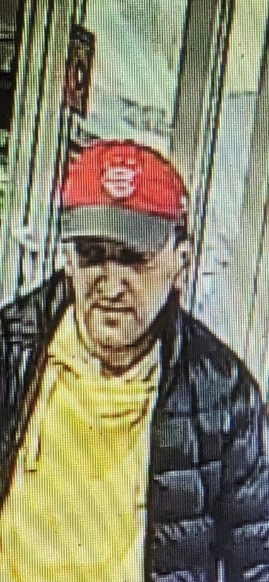 Jaf la o bijuterie din Timişoara / Hoţul este căutat de poliţişti / Proprietarul bijuteriei a publicat fotografia suspectului şi oferă recompensă - FOTO

