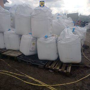 Arad - Bărbat cercetat penal după ce a depozitat 24 de tone de azotat de amoniu fără a respecta normele legale - FOTO