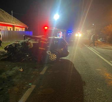 UPDATE - Accident cu două maşini, în judeţul Gorj / Două persoane, rănite / Trafic blocat
