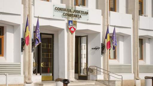 O femeie acuză poliţiştii locali din Constanţa că au agresat-o, la intrarea în clădirea care găzduieşte Primăria, Consiliul Local şi Consiliul Judeţean / Un bărbat susţine că a fost încătuşat fără temei / Dosar pentru purtare abuzivă