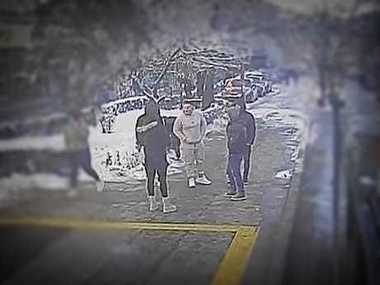 Tânăr arestat preventiv după ce a agresat sexual o tânără, într-o staţie din Piteşti, şi a împins-o dintr-un autobuz