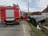 UPDATE - Bistriţa Năsăud: Microbuz implicat într-un accident rutier. Primele date arată că patru persoane sunt rănite, două fiind prinse sub un autovehicul / Trei persoane au fost transpoprtate la spital - FOTO
