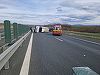 Accident pe autostrada A1, în judeţul Timiş/ Trei maşini implicate, o autoutilitară s-a răsturnat, iar un autoturism a luat foc - FOTO
