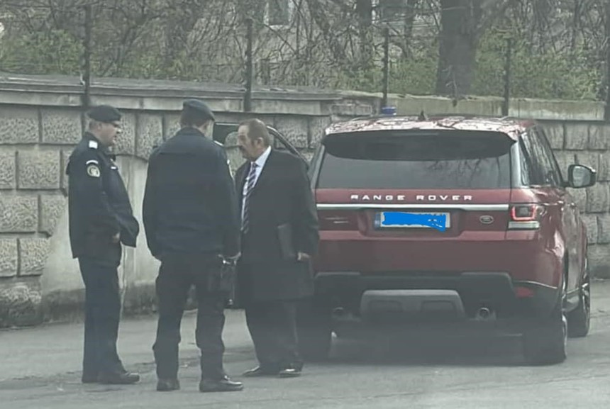 Poliţia Rutieră din Bucureşti face verificări cu privire la fostul prefect de Gorj Dan Ilie Morega, după ce în spaţiul public au apărut informaţii conform cărora acesta a condus în Capitală, având permisul retras
