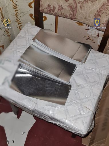 Trei bărbaţi prinşi, în judeţul Galaţi, cu aproximativ un kilogram de cocaină, reţinuţi de DIICOT