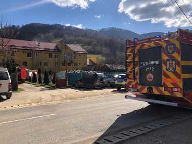 Bihor: Incendiu la acoperişul unui centru de recuperare şi reabilitare neuropsihiatrică pentru persoane cu handicap/ Pacienţii au fost evacuaţi de angajaţi