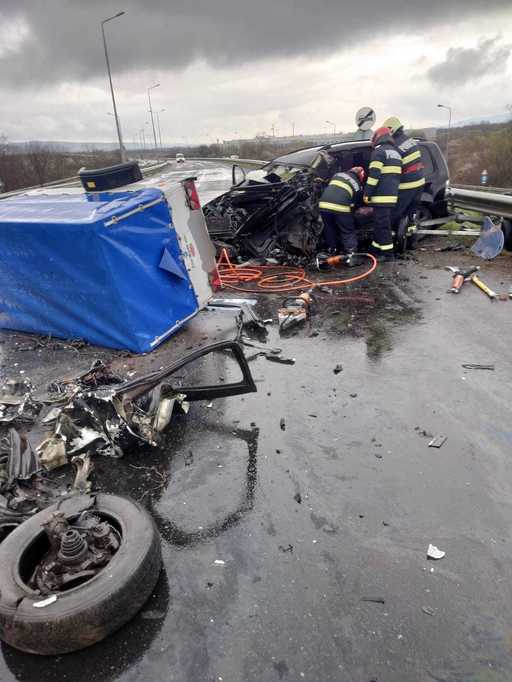 Caraş-Severin: Un om a murit şi alţi şase au fost răniţi în urma unui accident rutier produs pe centura ocolitoare a Caransebeşului