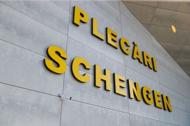 De duminică, românii vor putea călători fără controale la frontierele aeriene şi maritime în Schengen /17 aeroporturi şi 4 porturi maritime vor opera în condiţii Schengen /Condiţii de călătorie pentru minori /Ce se întâmplă în aeroporturi/ Anunţul CE
