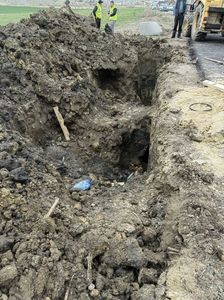 Iaşi: Bărbat mort după ce a fost surprins de un mal de pământ în timp ce lucra la canalizare
