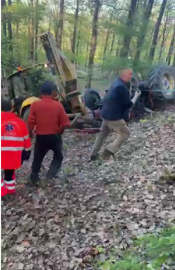 Gorj: Un tânăr de 21 de ani a murit, după ce un tractor s-a răsturnat peste el