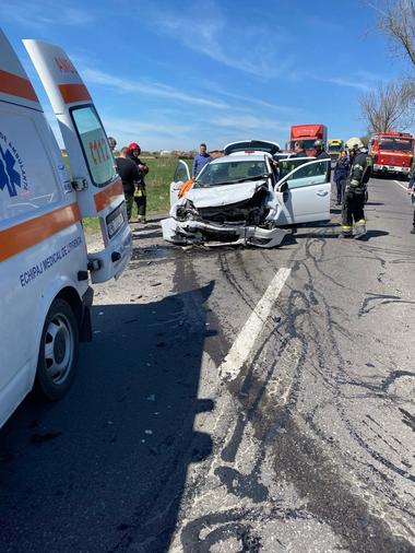 UPDATE - Harghita: Trei persoane au fost rănite într-un accident rutier pe DN 13 A / Una dintre victime a fost resuscitată / Vârstele răniţilor / Cum s-a produs accidentul 