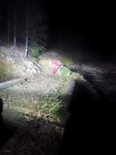 Doi ucraineni, găsiţi în zona montană a judeţului Maramureş, după o noapte întreagă de căutări  / Cei doi le-au spus echipelor de salvare că sunt de trei zile şi trei nopţi pe drum / Zăpada în zonă este mare