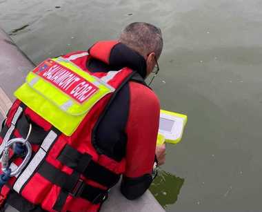 Intervenţie a Salvamont, pentru detectarea trupului persoanei dispărute într-un baraj de lângă Haţeg. Salvatori din patru judeţe intervin cu sonare performante
