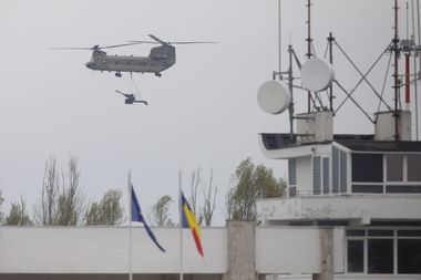 Ministerul Apărării: Drone observate de militarii Bazei Aeriene 57 Mihail Kogălniceanu în apropierea aeroportului / Acestea erau probabil de tip comercial / A fost sesizat Parchetul Militar 
