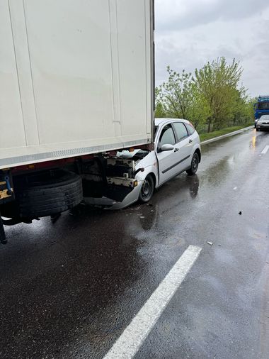 Prahova: Accident rutier grav pe DN 1B, în oraşul Mizil/ O femeie a fost rănită/ Din cauza condiţiilor meteo, elicopterul SMURD nu a putut ateriza