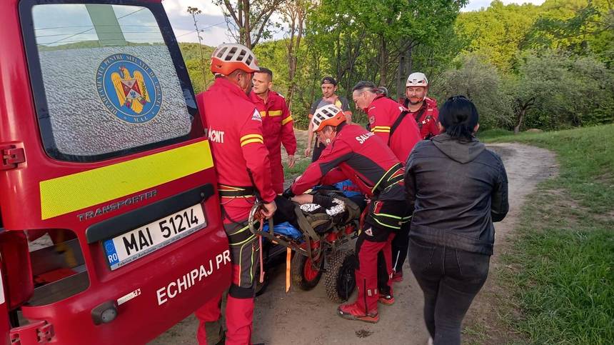Bistriţa Năsăud: Turist ucrainean rănit în timpul unei drumeţii, recuperat de salvamontişti
