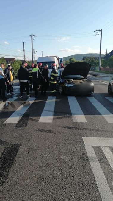Vâlcea: Femeie rănită după ce un autoturism şi o autoutilitară s-au ciocnit, pe DN 7/ Valorile de trafic sunt ridicate