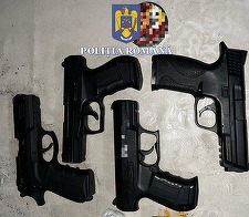 Constanţa: Mai multe arme şi muniţie, ridicate de poliţişti din locuinţele unui bărbat de 26 de ani

