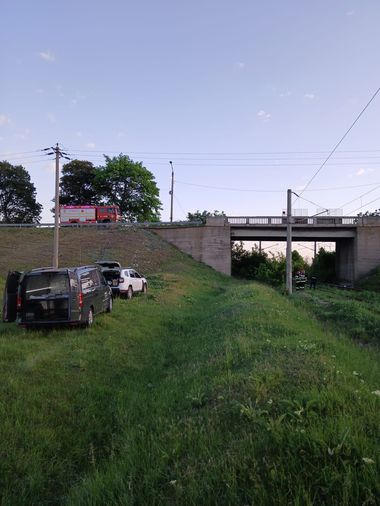 Neamţ: Un bărbat s-a aruncat de pe o pasarelă în faţa unui tren / A fost declarat decesul