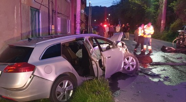 Hunedoara: Şase persoane, rănite într-un accident rutier la Aninoasa / Una dintre maşini a lovit o conductă de gaz


