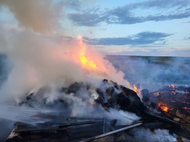 Botoşani - Un băiat de 6 ani a dat foc furajelor din gospodăria bunicilor / Recomandările pompierilor - FOTO