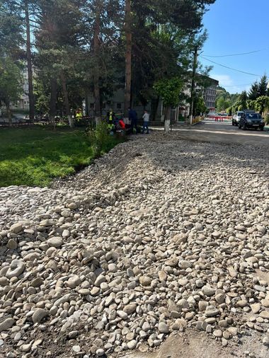 Stradă prăbuşită la Slănic, Prahova: Măsurătorile arată că surparea nu a prezentat „extinderi sau modificări substanţiale” - FOTO
