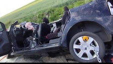 Argeş: Un mort şi doi răniţi după ce două autoturisme s-au ciocnit violent, pe un drum judeţean din localitatea Costeşti - VIDEO